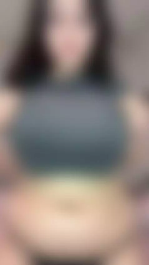 🔞Brunette with big tits and thick ass on full display 💦 Read... by serenexoo