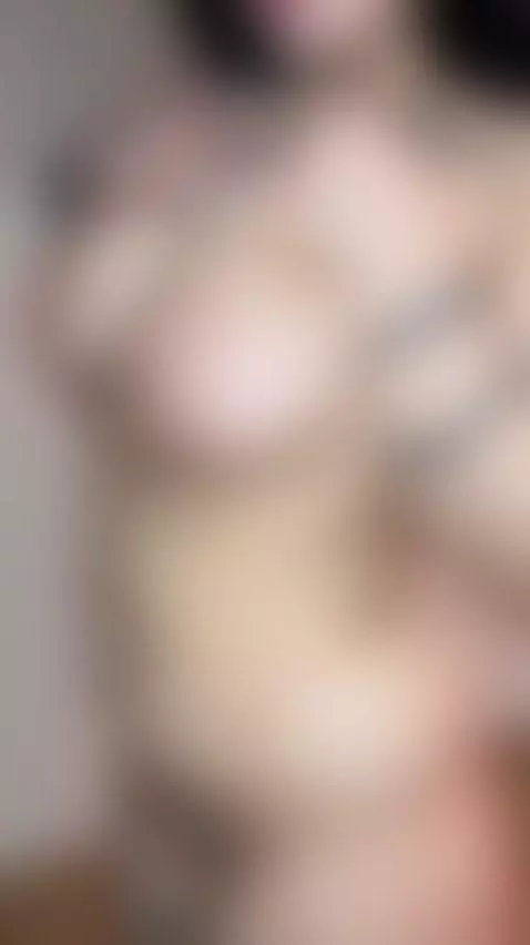 🔞Brunette with big tits and thick ass on full display 💦 Read... by serenexoo