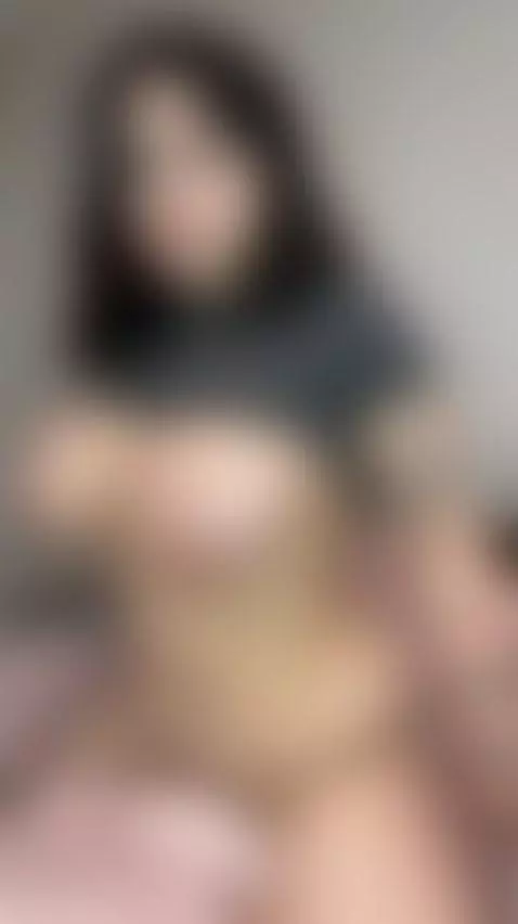 🔞Brunette lifting her top for you with big bouncing tits 💦 R... by serenexoo