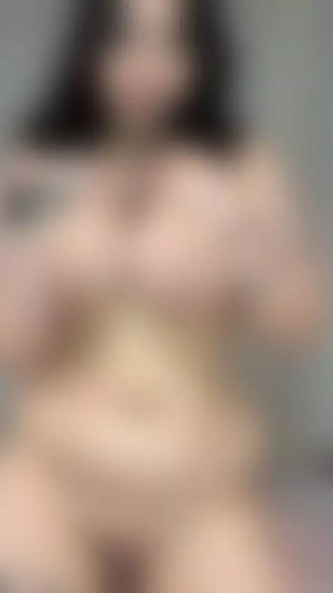 🔥Curvy brunette moaning louder with every move 💦 See it on O... by serenexoo