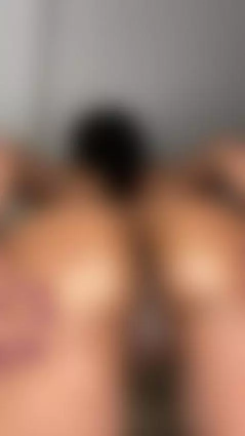 HUGE HOT ASS FOR YOU]// LOOK AT HOW MY BUTTOCKS VIBRATE by ramonahills