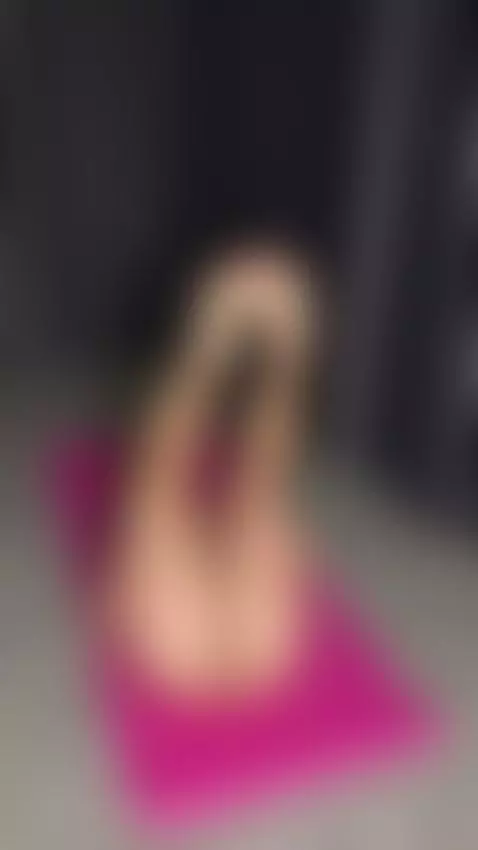Solo pussy masturbation session on a yoga mat. Sub OF by valenciasoul