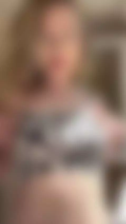 Her natural curves and pretty body unlock full private video... by blondydollies