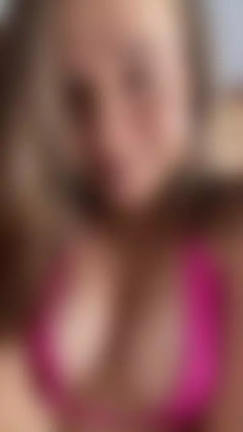 Alone and teasing my nipples. Join my OnlyFans exclusive by kirasweetpeach
