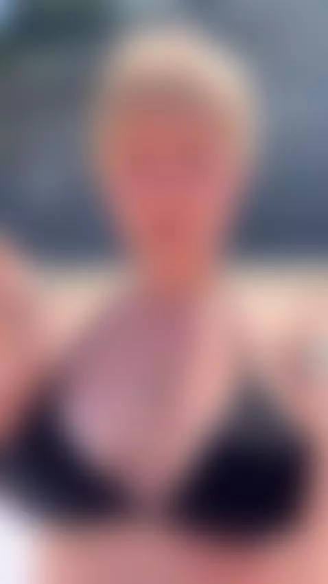 Beach slut, wanna hear more? 😈 Go to OF by emmarockykiss