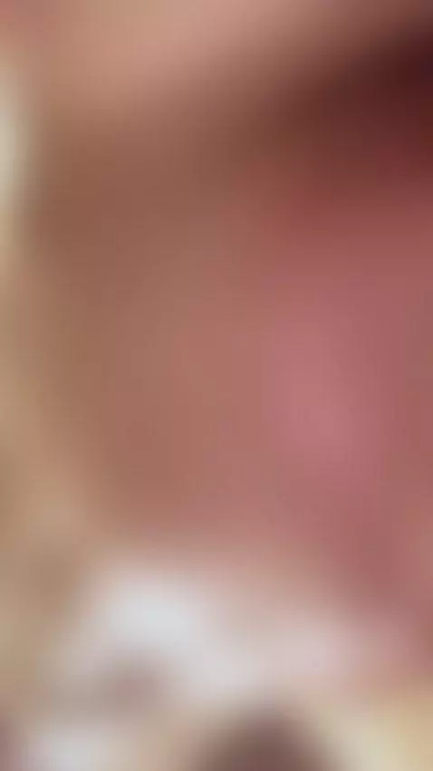 Wet skin glistening under light 😈 full solo on Sub OF by naomiblaire