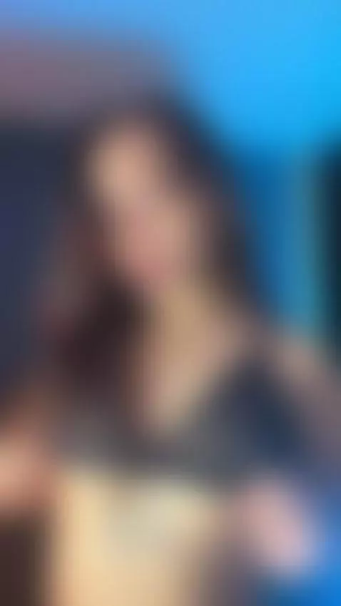 Online: www.camsoda.com/es/amaarella28 by amaarella28