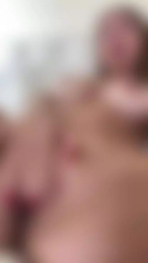 Wet pussy gets fingered hard on the white bed 💦 by amydreamy