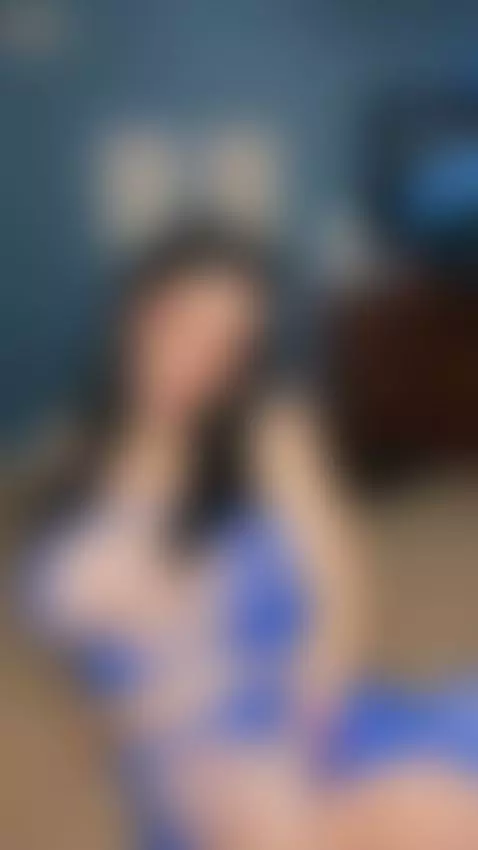 busty, sexy, hot by baddiexoxo1995