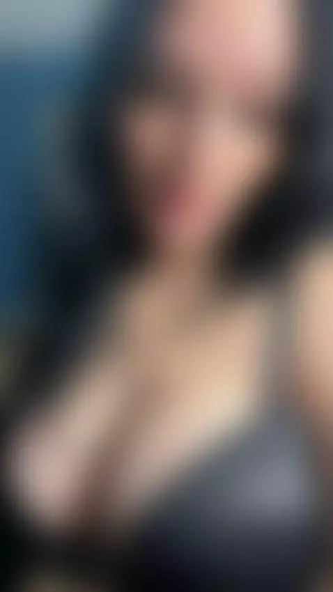 busty, sexy, hot by baddiexoxo1995