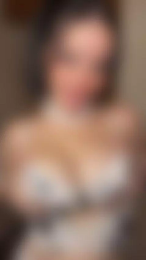busty, bigtits, teasing by baddiexoxo1995