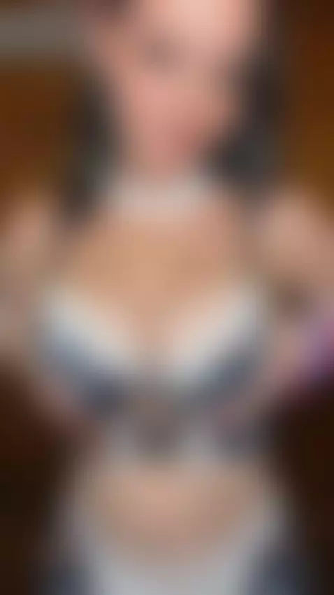 busty, bigtits, teasing by baddiexoxo1995