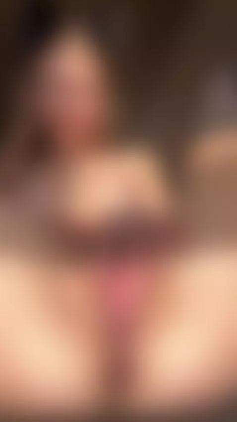 While showing off my pussy, I kept my naked body fully expos... by sophiemiley