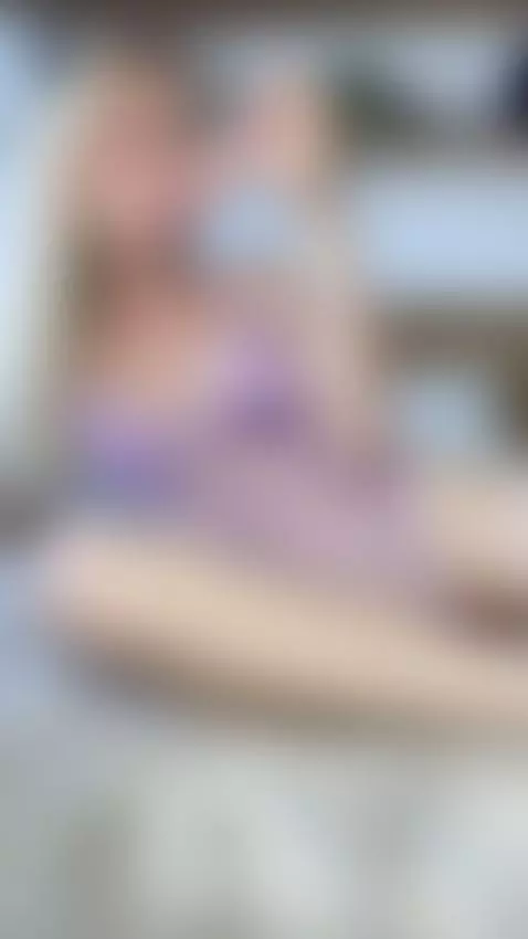 Something special and FREE is waiting or you 🎁 DM "💖" on OF,... by elliefaye