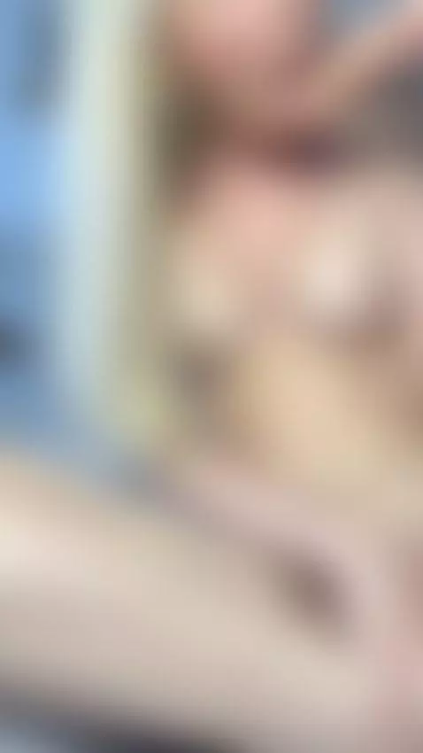 Something special and FREE is waiting or you 🎁 DM "💖" on OF,... by elliefaye