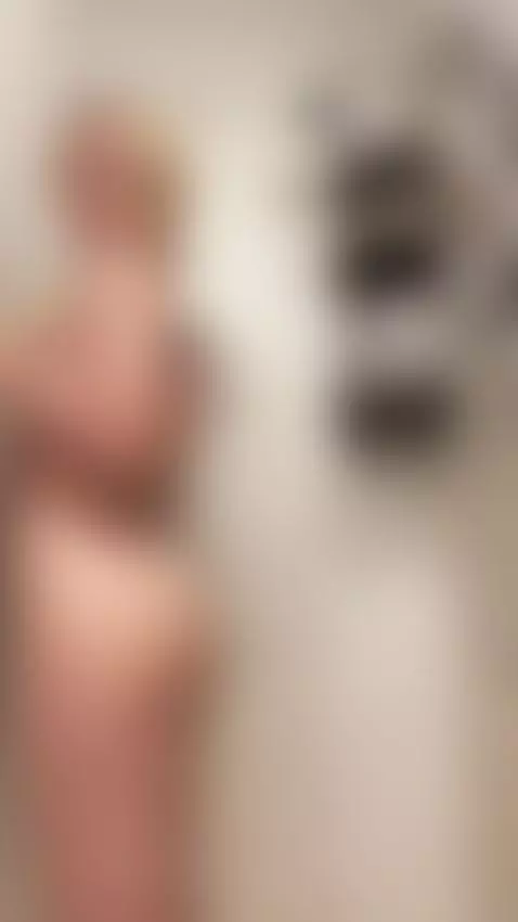Something special and FREE is waiting or you 🎁 DM "💖" on OF,... by elliefaye