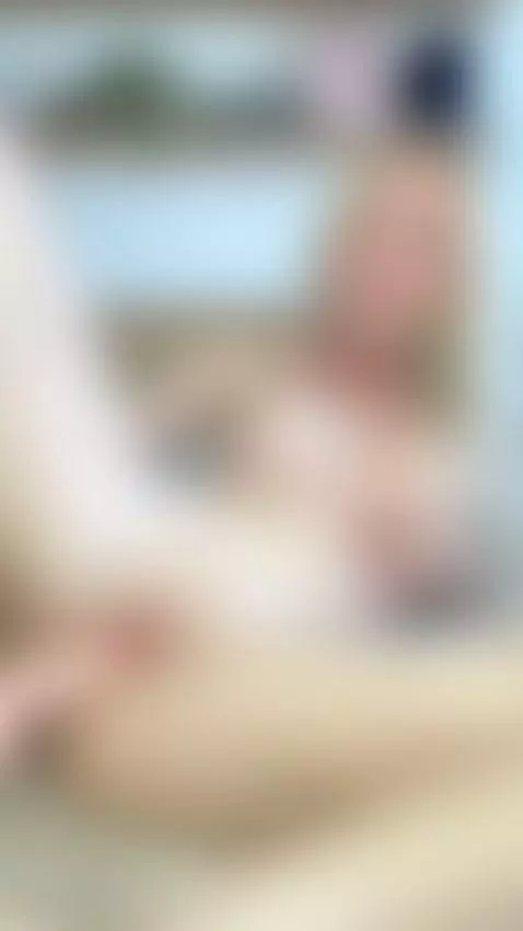 Something special and FREE is waiting or you 🎁 DM "💖" on OF,... by elliefaye