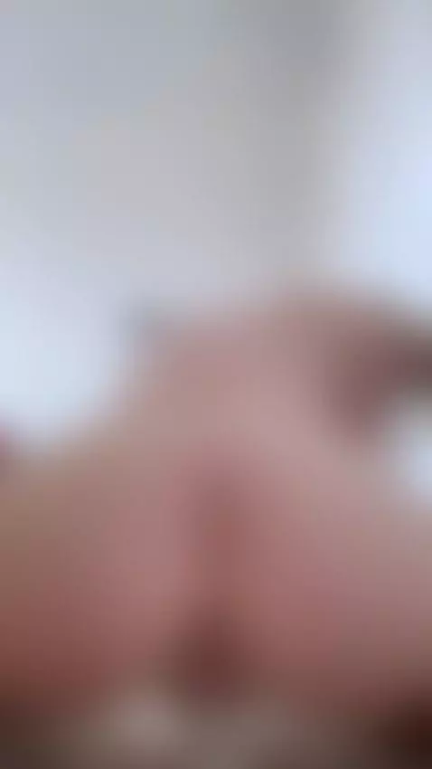 Something special and FREE is waiting or you 🎁 DM "💖" on OF,... by elliefaye