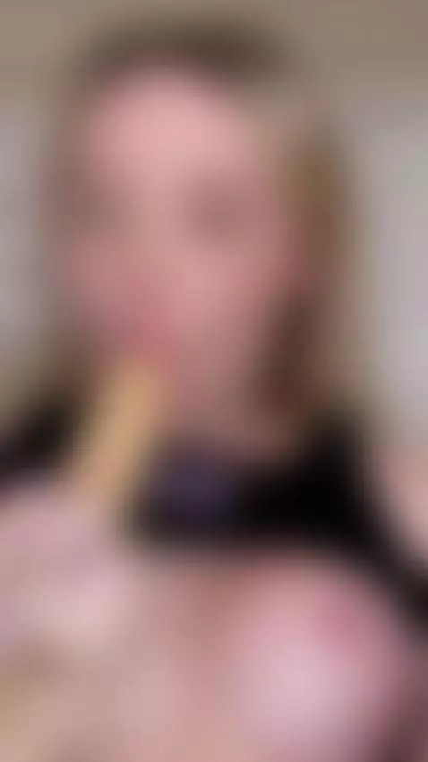 Something special and FREE is waiting or you 🎁 DM "💖" on OF,... by elliefaye