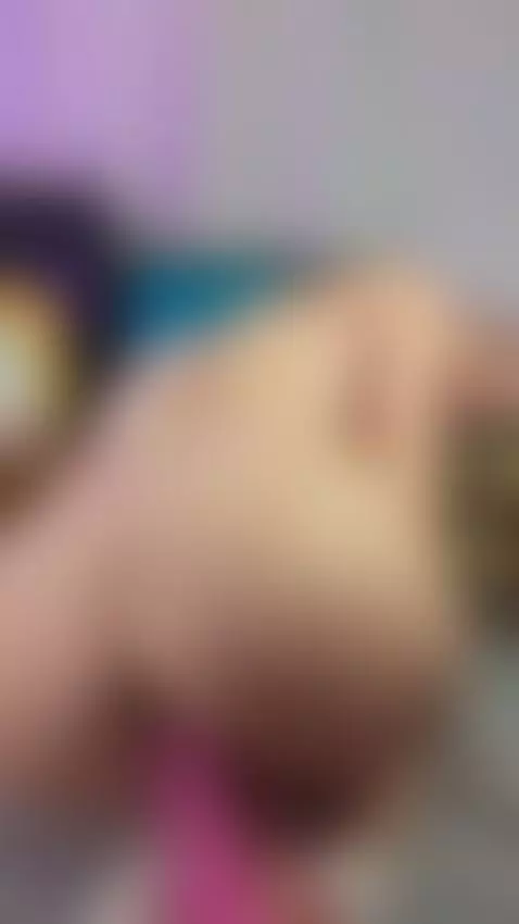 Something special and FREE is waiting or you 🎁 DM "💖" on OF,... by elliefaye