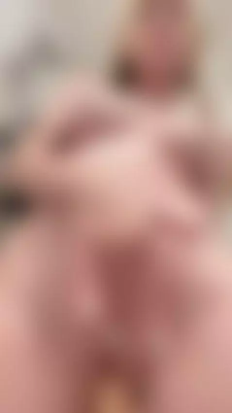 Something special and FREE is waiting or you 🎁 DM "💖" on OF,... by elliefaye