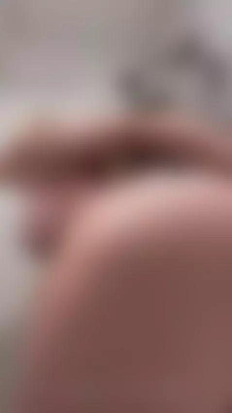 Something special and FREE is waiting or you 🎁 DM "💖" on OF,... by elliefaye