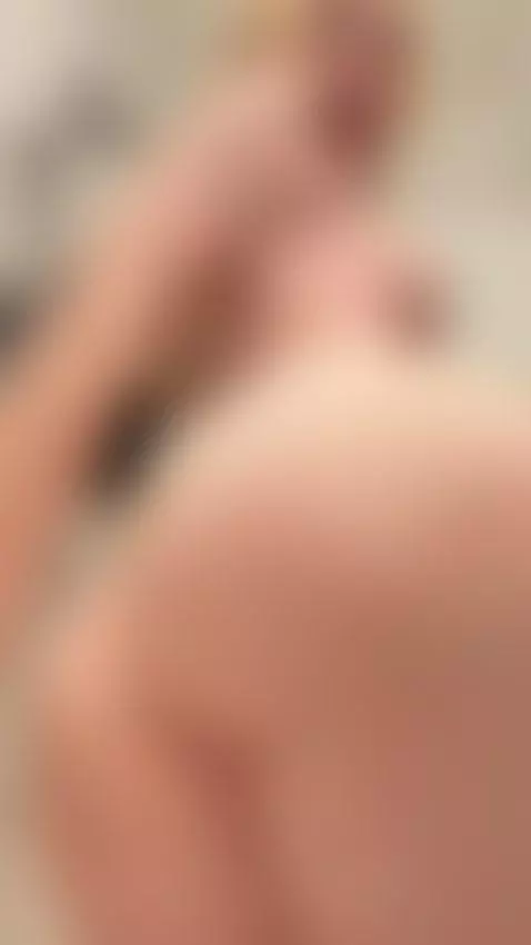 Something special and FREE is waiting or you 🎁 DM "💖" on OF,... by elliefaye