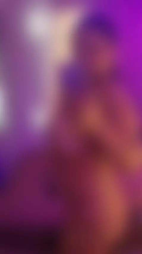 naked Latina—check out my profile—follow me via the link by chloeluxx19