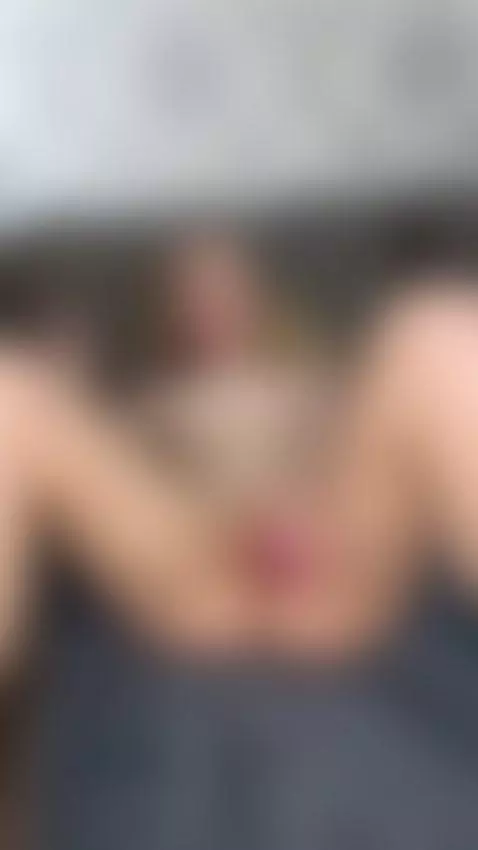 Got a FREE naughty treat for you 🍭 DM "😋" on OF, link in bio by reiraqx