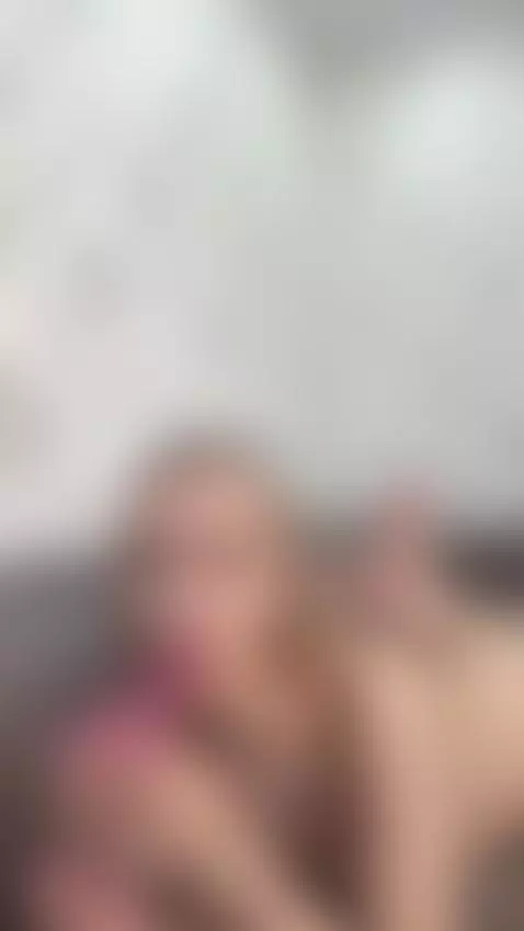 Got a FREE naughty treat for you 🍭 DM "😋" on OF, link in bio by reiraqx
