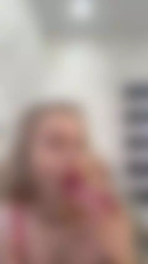 Got a FREE naughty treat for you 🍭 DM "😋" on OF, link in bio by reiraqx