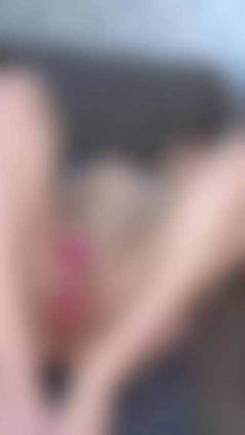 Got a FREE naughty treat for you 🍭 DM "😋" on OF, link in bio by reiraqx