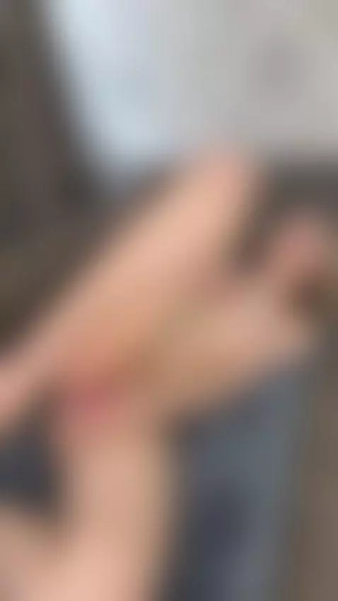 Got a FREE naughty treat for you 🍭 DM "😋" on OF, link in bio by reiraqx