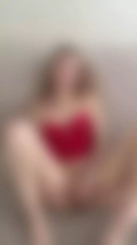 Got a FREE naughty treat for you 🍭 DM "😋" on OF, link in bio by reiraqx