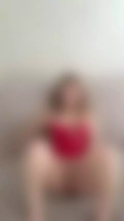 Got a FREE naughty treat for you 🍭 DM "😋" on OF, link in bio by reiraqx