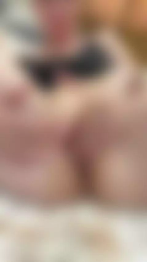 I'm tempted to spread my pussy and give you a much closer re... by dianaprime