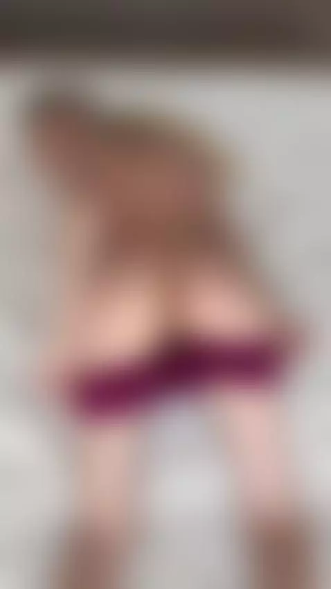 18F, pulling my shorts down. Onlyfans by monicamon