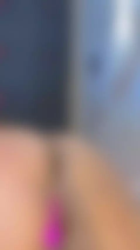 a finger inside my ass enjoy it. by cherryylove