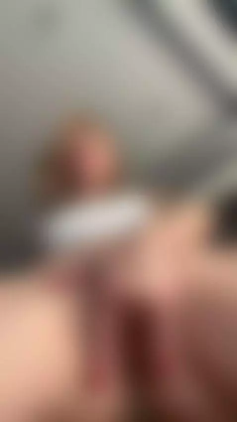 I lie down with my pussy 🍑 Onlyfans by harleybloom