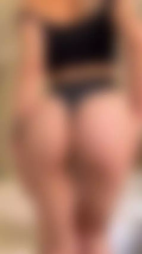 Wanna see how much my ass shakes? Onlyfans by harleybloom