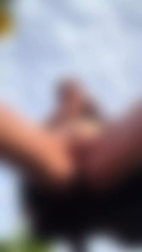 Curvy girl spreads wide and teases with fingers 😘 by emmakitten
