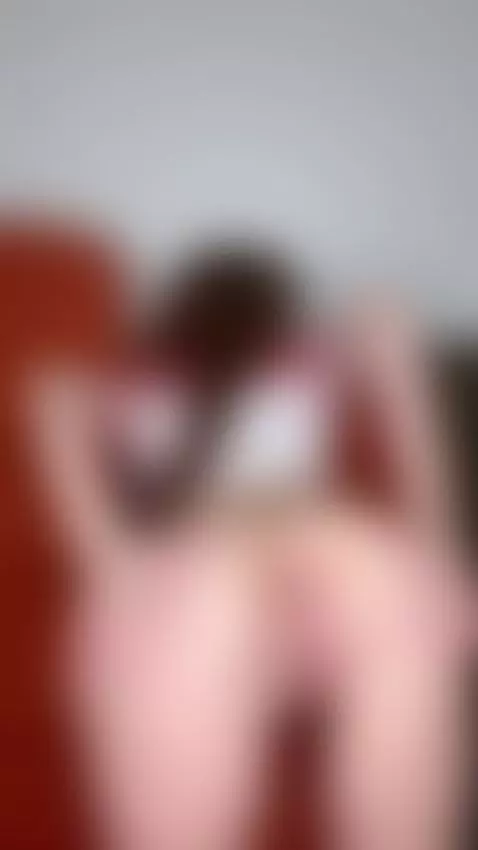 She spreads her ass wide while gripping her cheeks tight 😘 by emmakitten