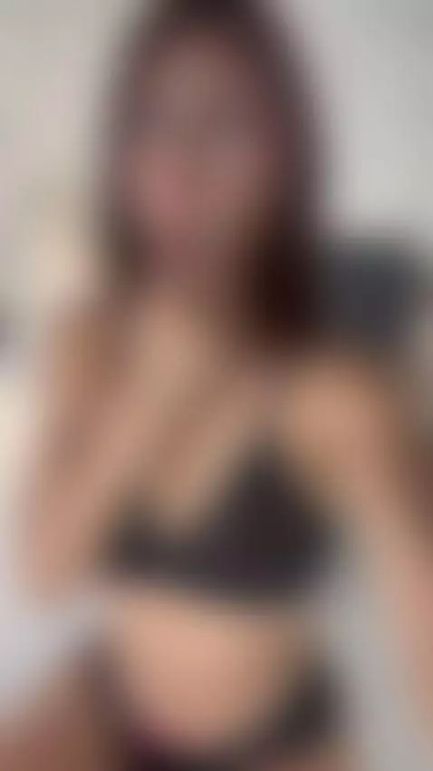 I'm Live now !! 🥵 by kariimehills