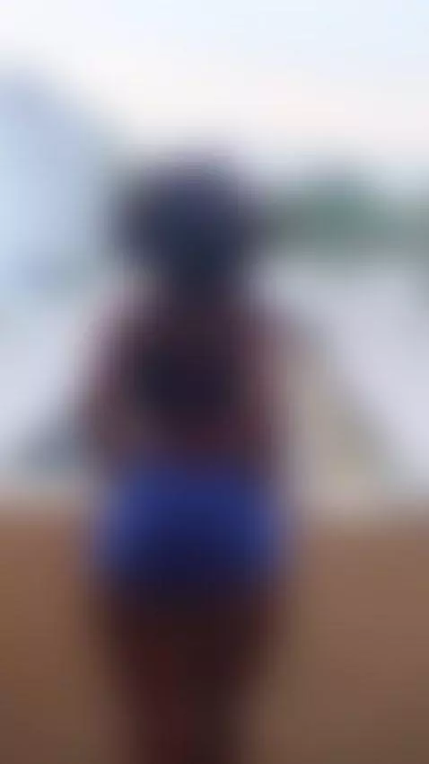 public, sexy, curvy by diosaxsexyy