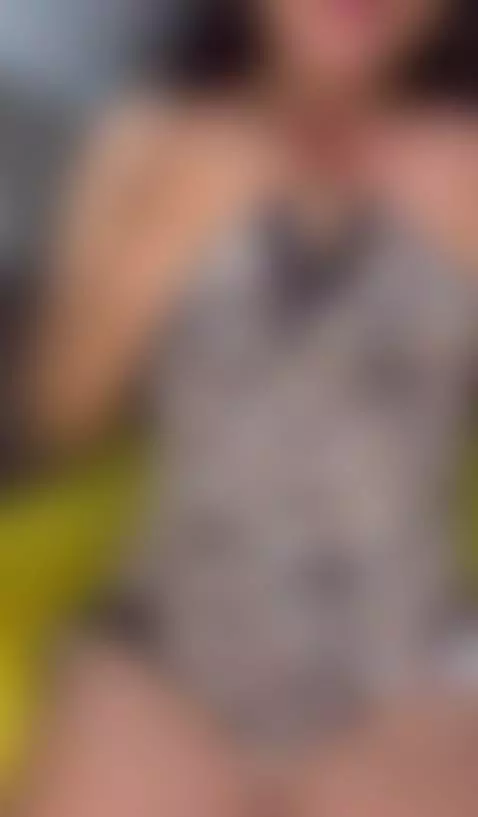 A little glimpse of me… 👀💋
Did I catch your attention? 😏 by velaria