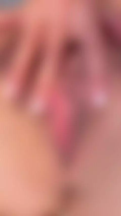 Blonde amateur teasing her wet pussy close up by goddesnina
