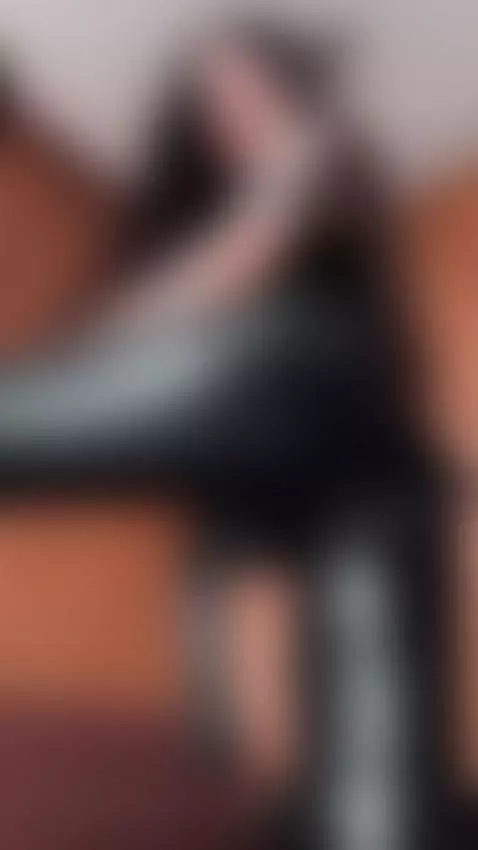 Tattooed and poised, she lifts her leg to make you watch 🥵 by femdommissdi