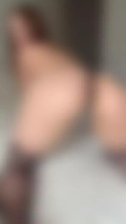 🔥Brunette bending over with her juicy ass 🍑 Unlock OF by sophiefaye