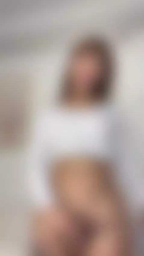 Tattooed hips roll as she grips her own ass tight 🥵 by noemits