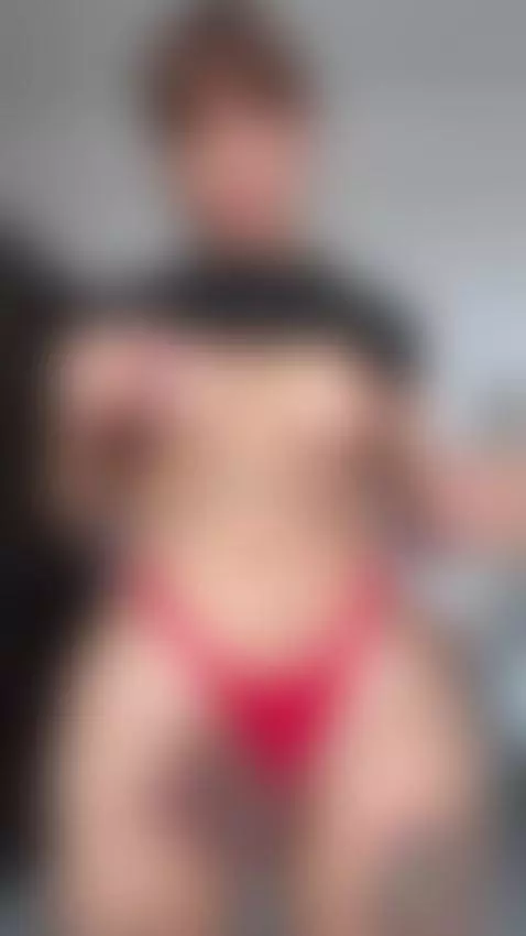 Big tits out as she lifts her shirt slow by noemits
